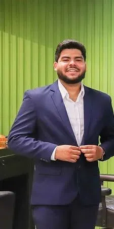 Davi, fundador e visagista da Brooklyn Barbearia